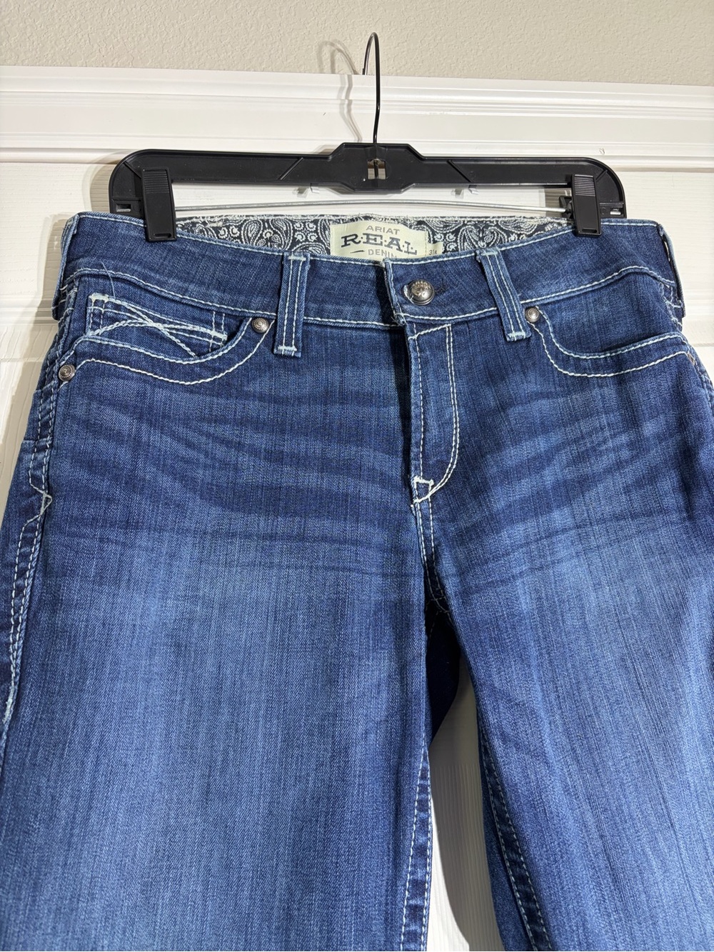 Ariat Straight-Leg Jeans 31R - Picture 2 of 10